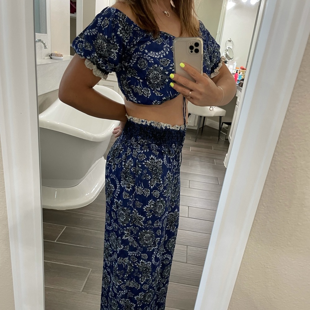 Guess two piece top and pants set